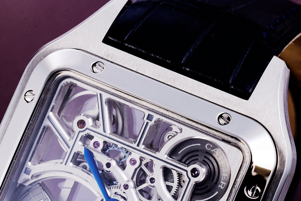 画像: ベゼル部分のビスはサントスシリーズの象徴だ