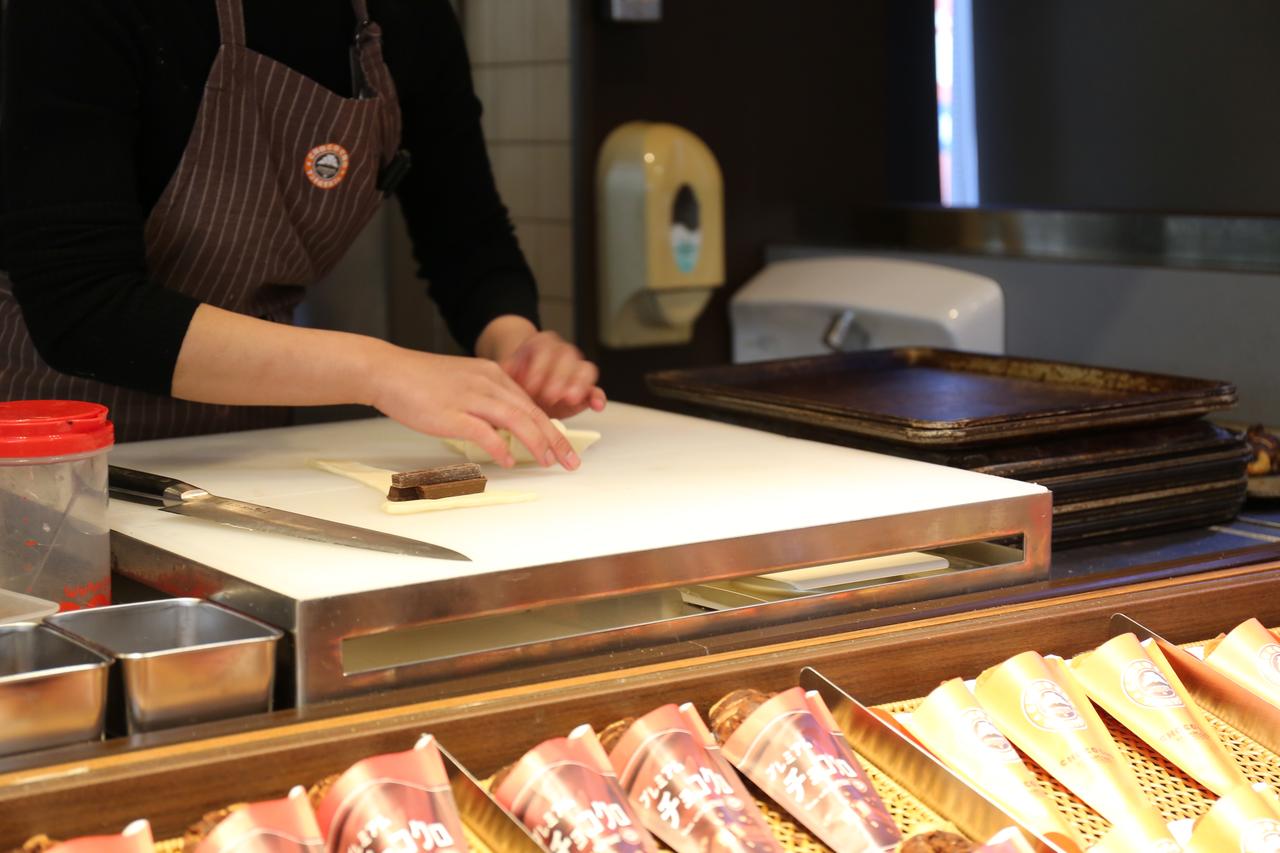 画像: くるくると成形