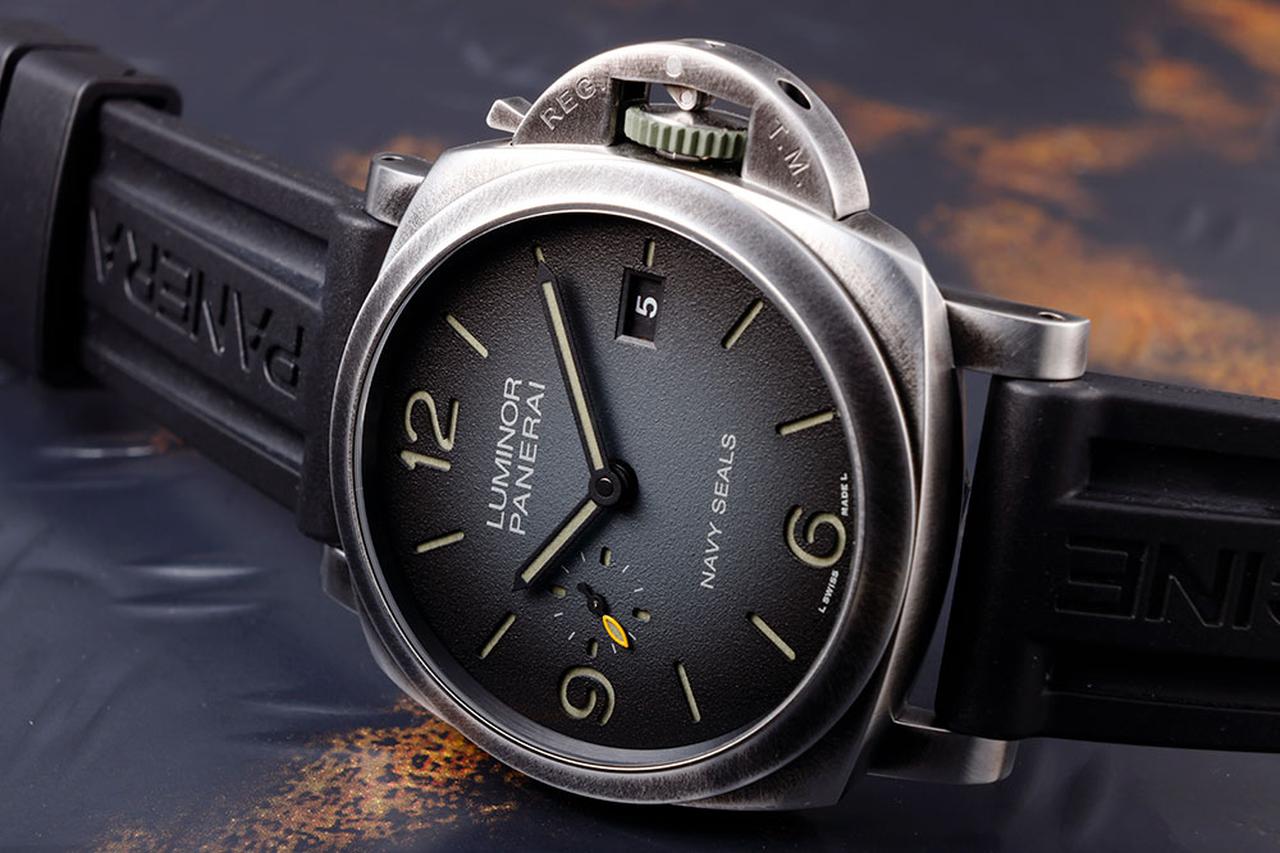 画像: オフィチーネ・パネライ ルミノールマリーナ ネイビーシールズ 「世界最強とのコラボレーション」【今週の逸本 Vol.284】 - singles (シングルス) - “おひとりさま”にフォーカスした情報サイト