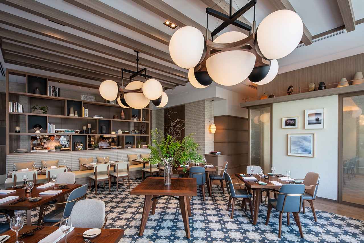 画像: ラウンジ・バー・オールデイダイニングが一体となった「UPSTAIRZ Lounge, Bar, Restaurant」