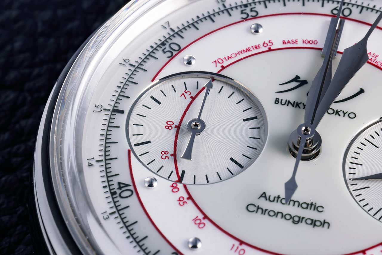 画像: 9時位置のダイヤルは30分積算計