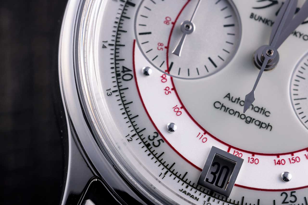 画像: クラシックなツートーンダイヤルで落ち着いた印象に