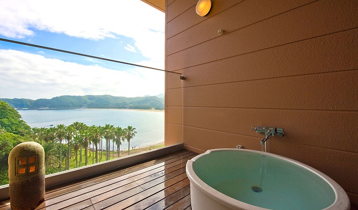 画像: ＜ひとりの贅沢＞『イセエビお造りと鮑踊り焼き付きの夕食 伊豆グルメと渚煌めく絶景旅 2日間』｜クラブツーリズム