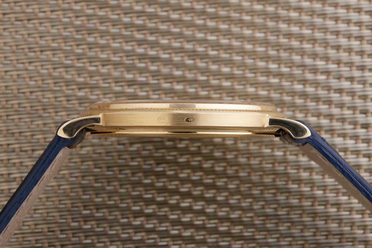 画像: クオーツ仕様で実現した、端正な薄型ケース