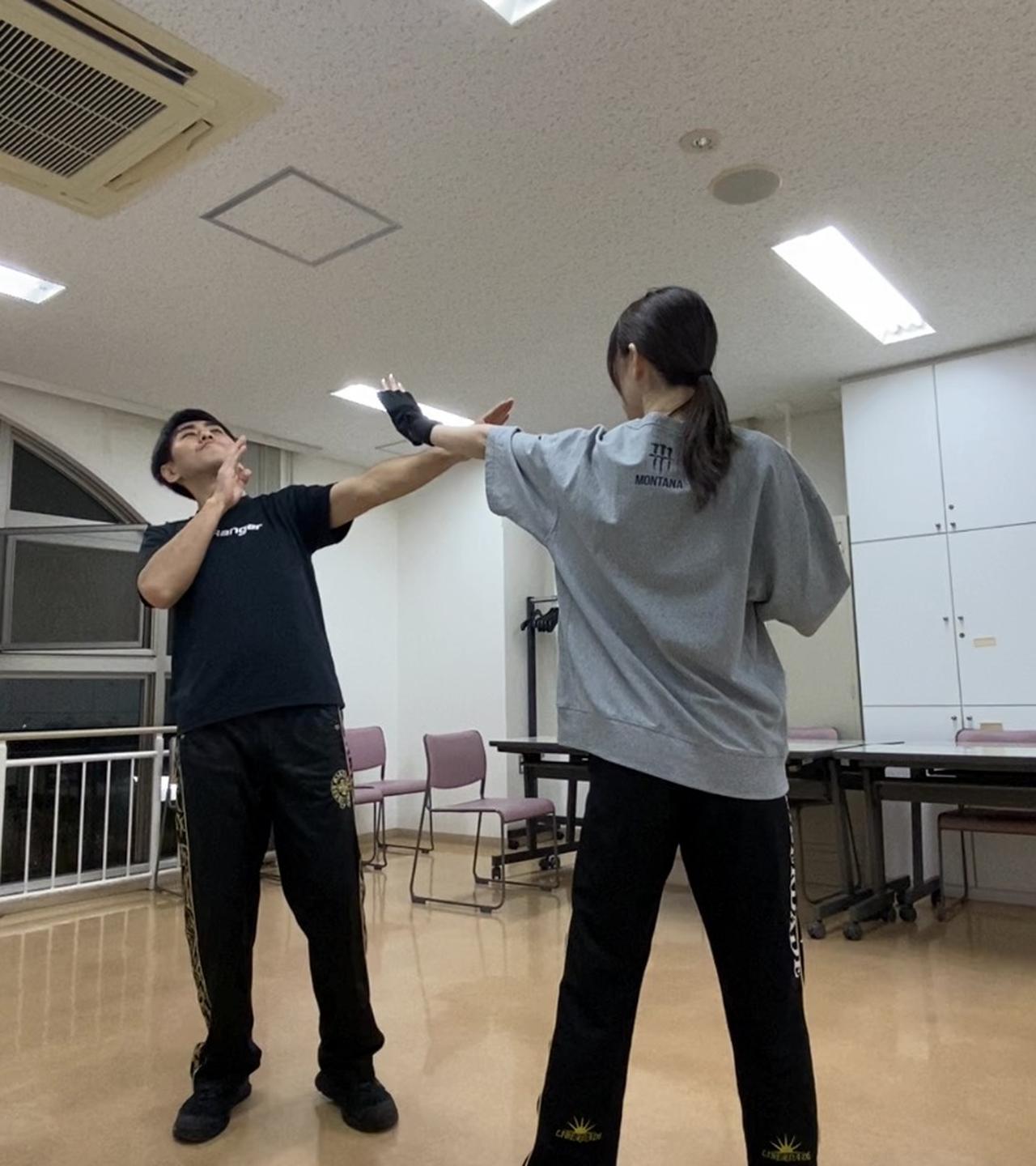 画像: 格闘技を習う生田晴香