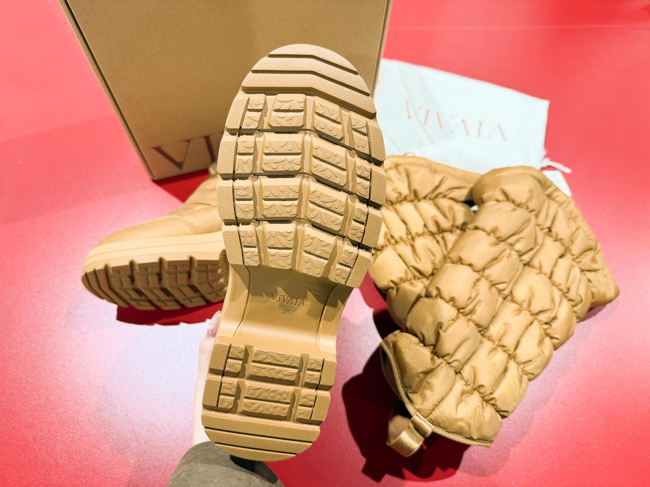 画像: 底はこんな感じ。滑りにくそうで雨の日や雪の日も安心して履けそう!