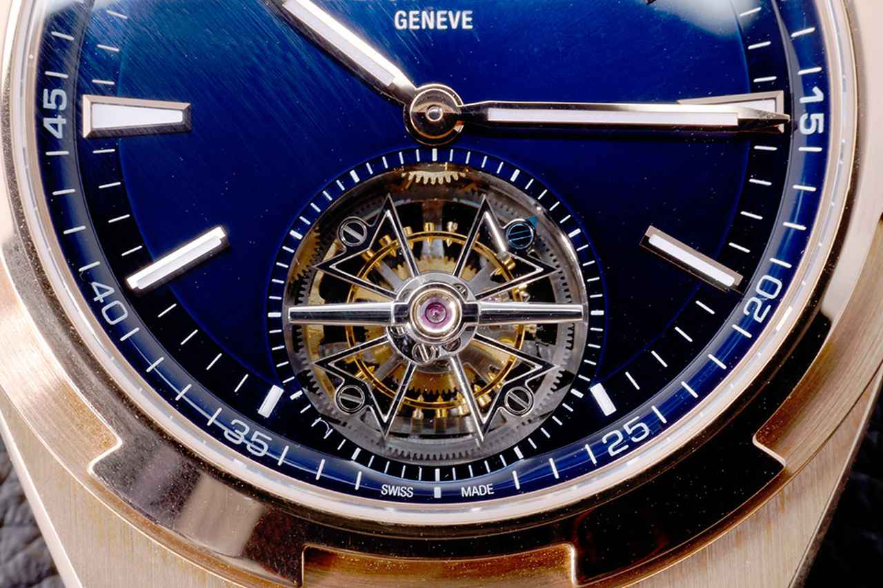 画像: ヴァシュロン・コンスタンタン オーヴァーシーズ トゥールビヨン「騎士の誇りを腕元に」【今週の逸本 Vol.246】 - singles (シングルス) - “おひとりさま”にフォーカスした情報サイト