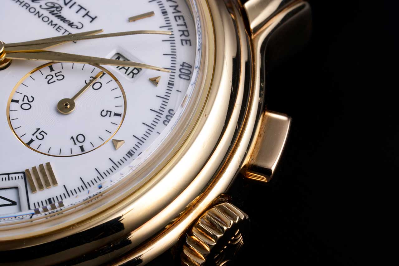 画像: 曲線の重なりが美しいベゼル