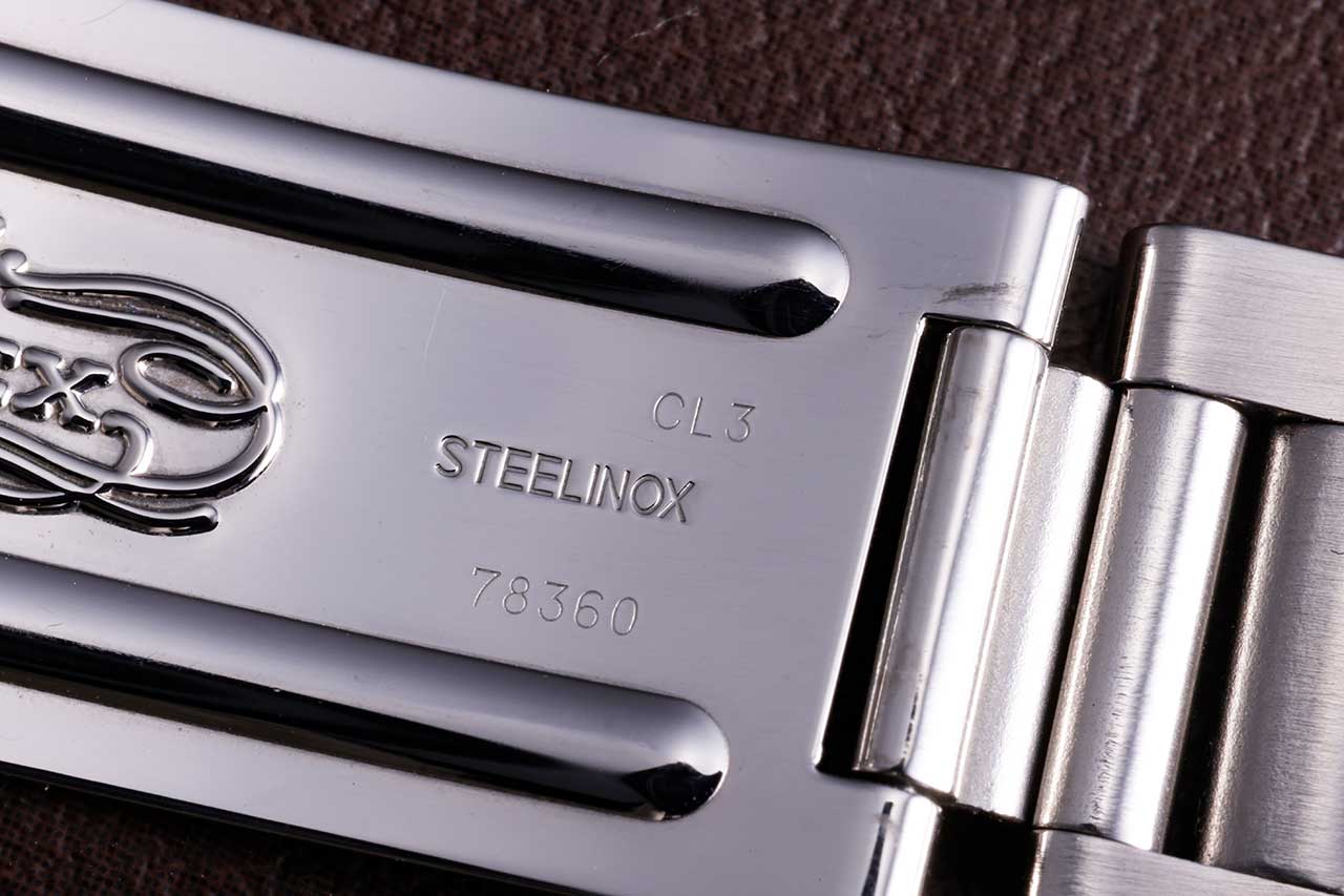 画像: バックルに刻まれた「CL3」は、2004年を意味するコード