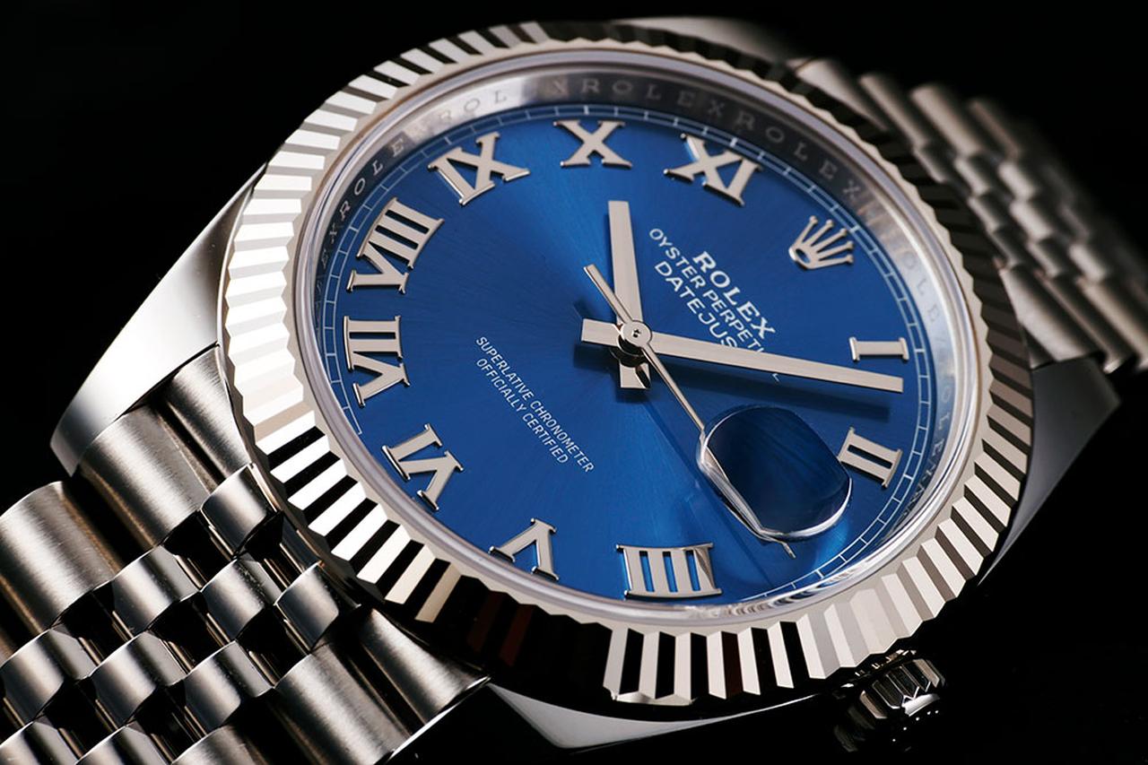 画像: ロレックス デイトジャスト 41「心を奪われる鮮烈なブルー」【今週の逸本 Vol.261】 - singles (シングルス) - “おひとりさま”にフォーカスした情報サイト