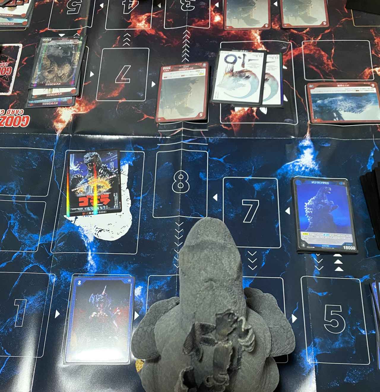 画像: ゴジラとゴジラカードゲーム