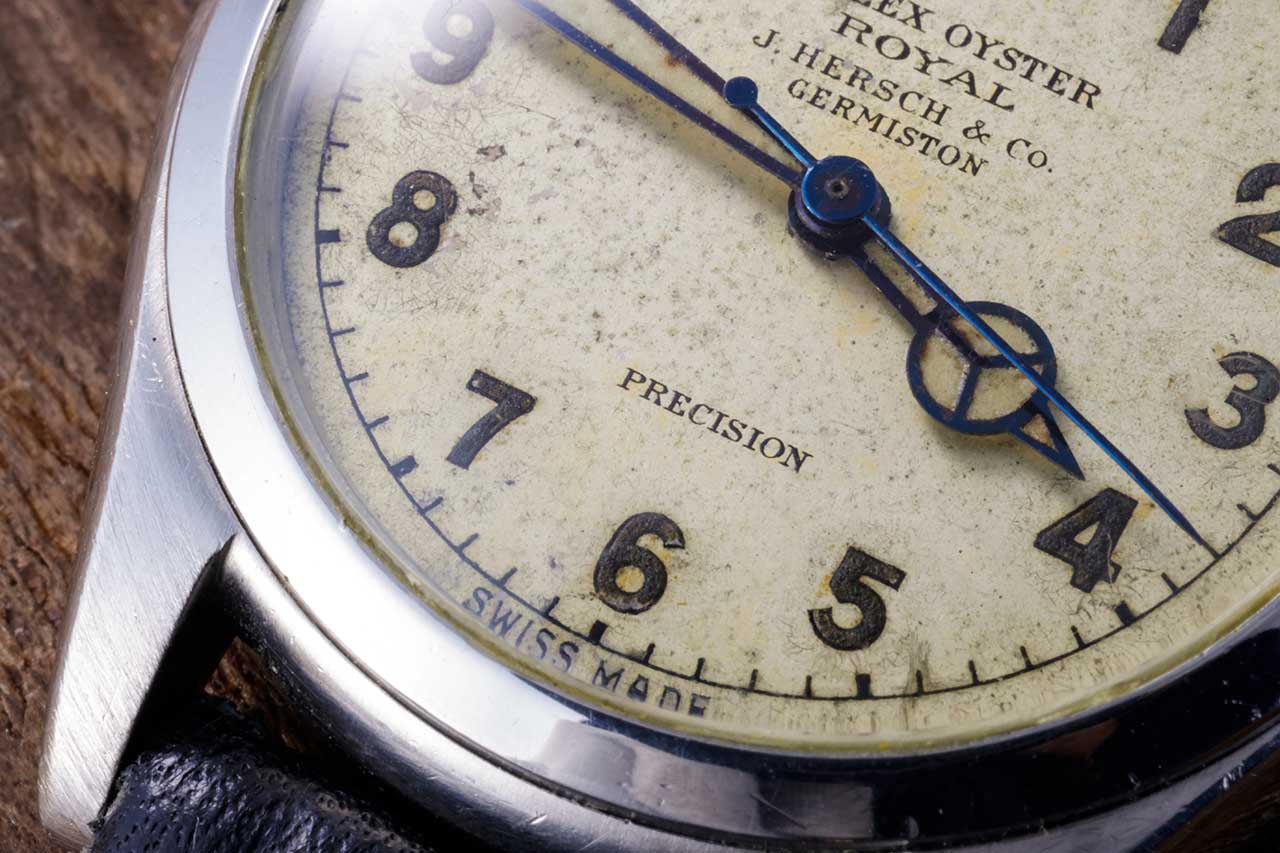 画像: 6時位置の「PRECISION」は精度を示す表記