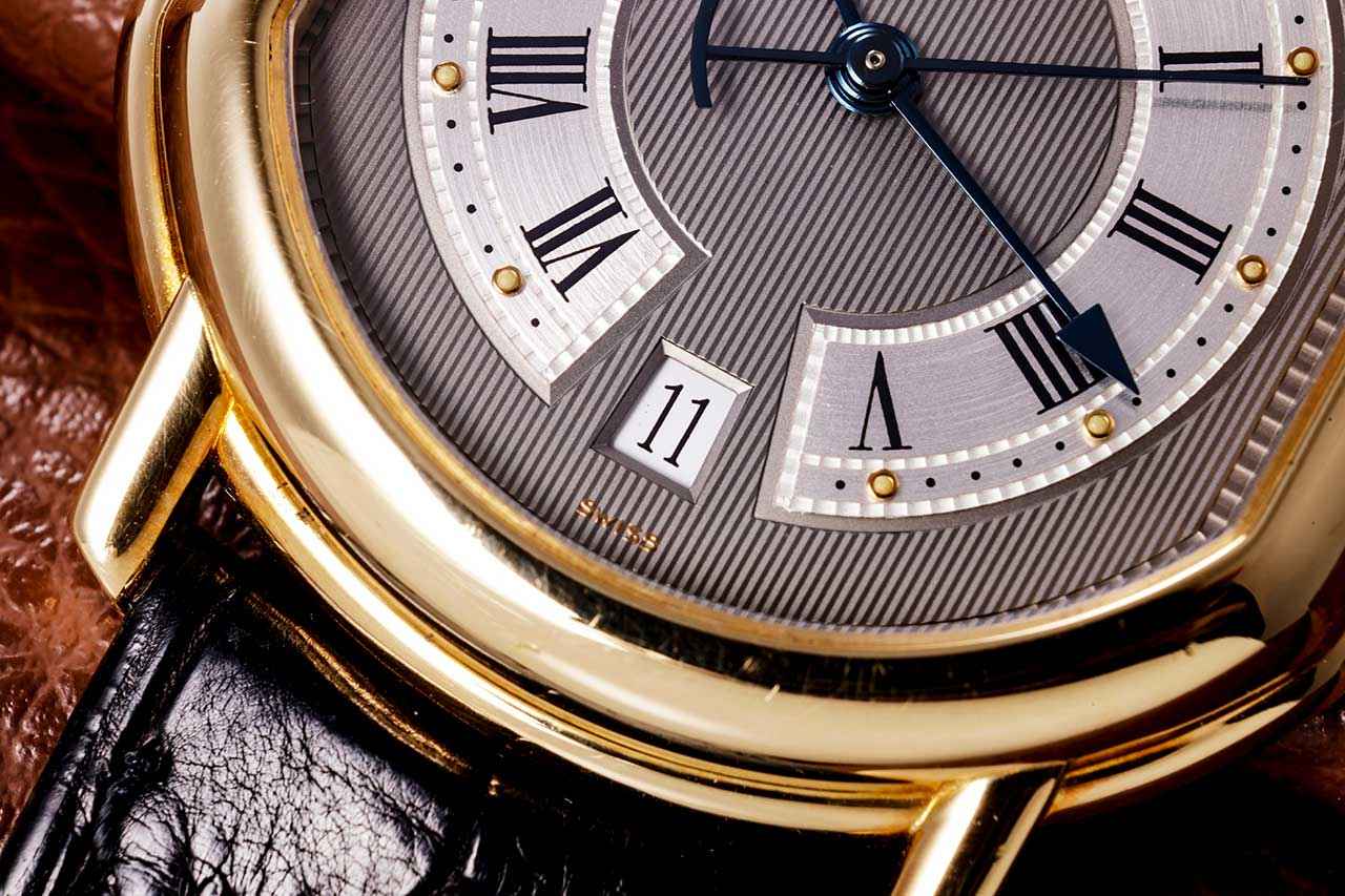 画像: 6時位置にはデイト表示をレイアウト