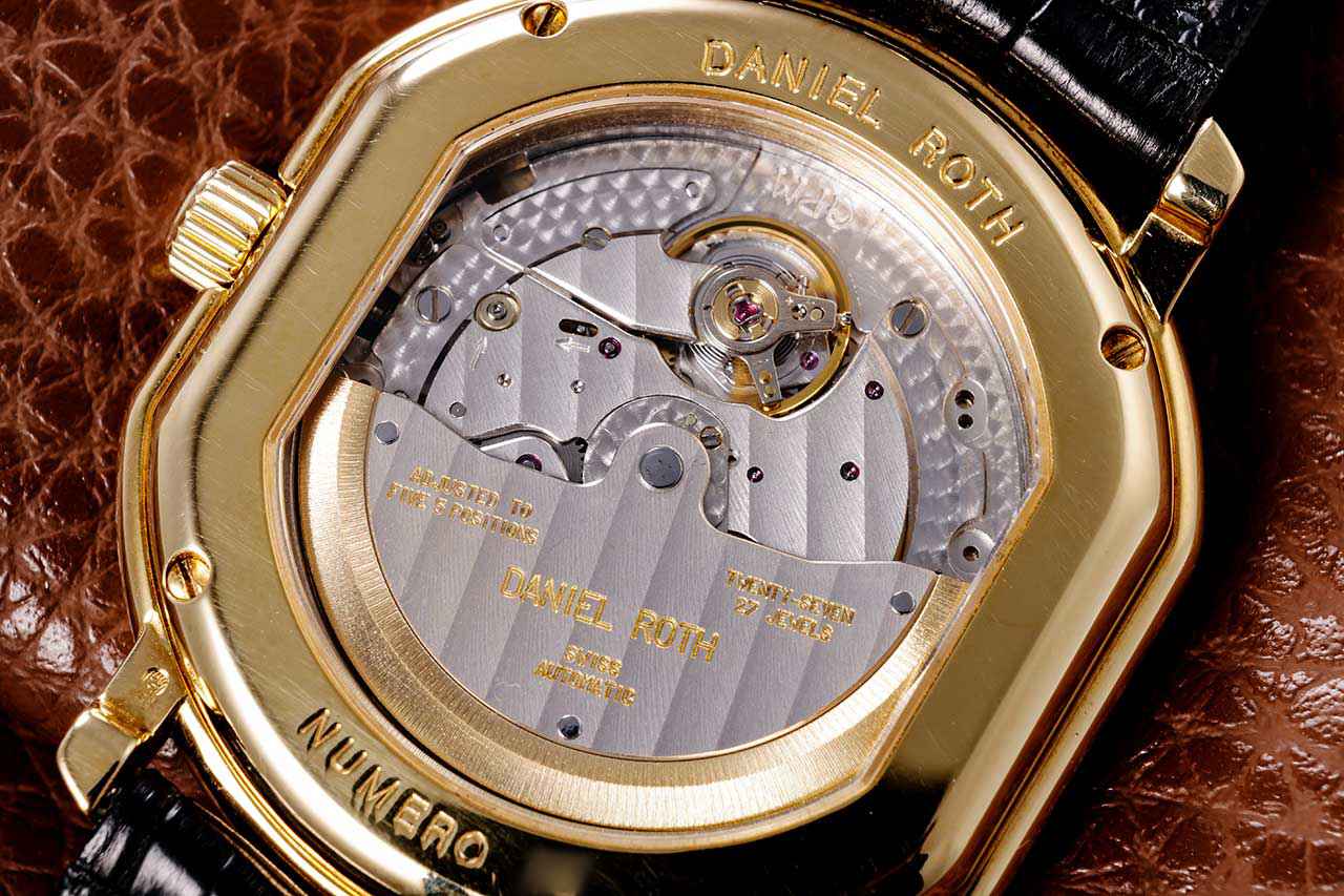 画像: 機械式時計の美しさが存分に楽しめるケースバック