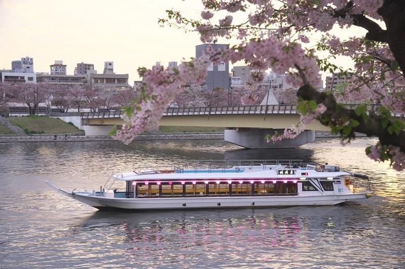 画像: ＜ひとり旅＞『12名様限定！桜舞う隅田川を贅沢遊覧　浮かぶ料亭 懐石屋形船　日帰り』【現地集合解散】｜クラブツーリズム