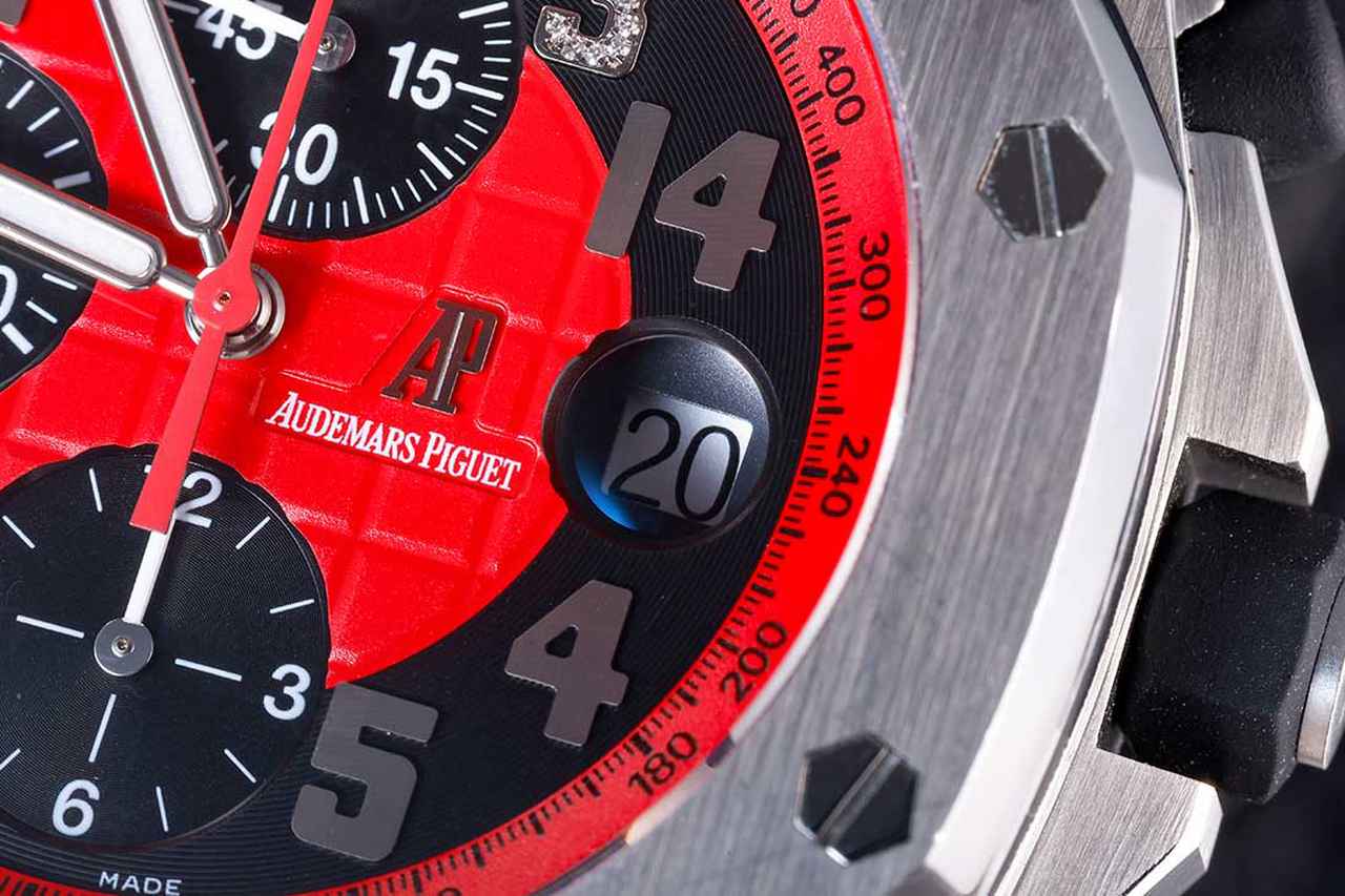 画像: 実用性を担う、3時位置のデイト表示