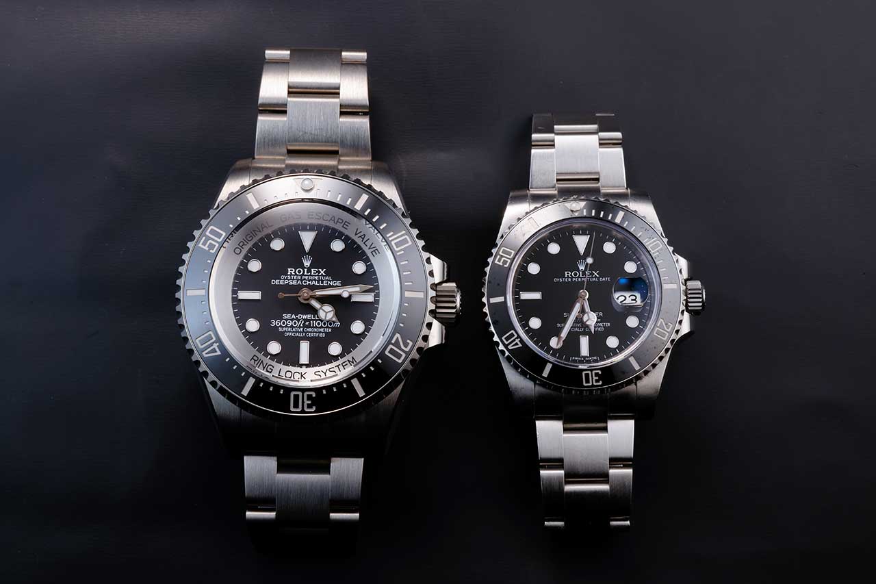 画像: サブマリーナー(写真右)とのサイズ比較。50mmケースの迫力は一目瞭然だ