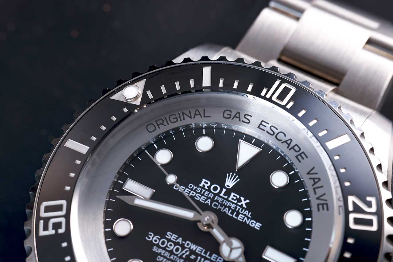 画像: セラミック製の逆回転防止ベゼル