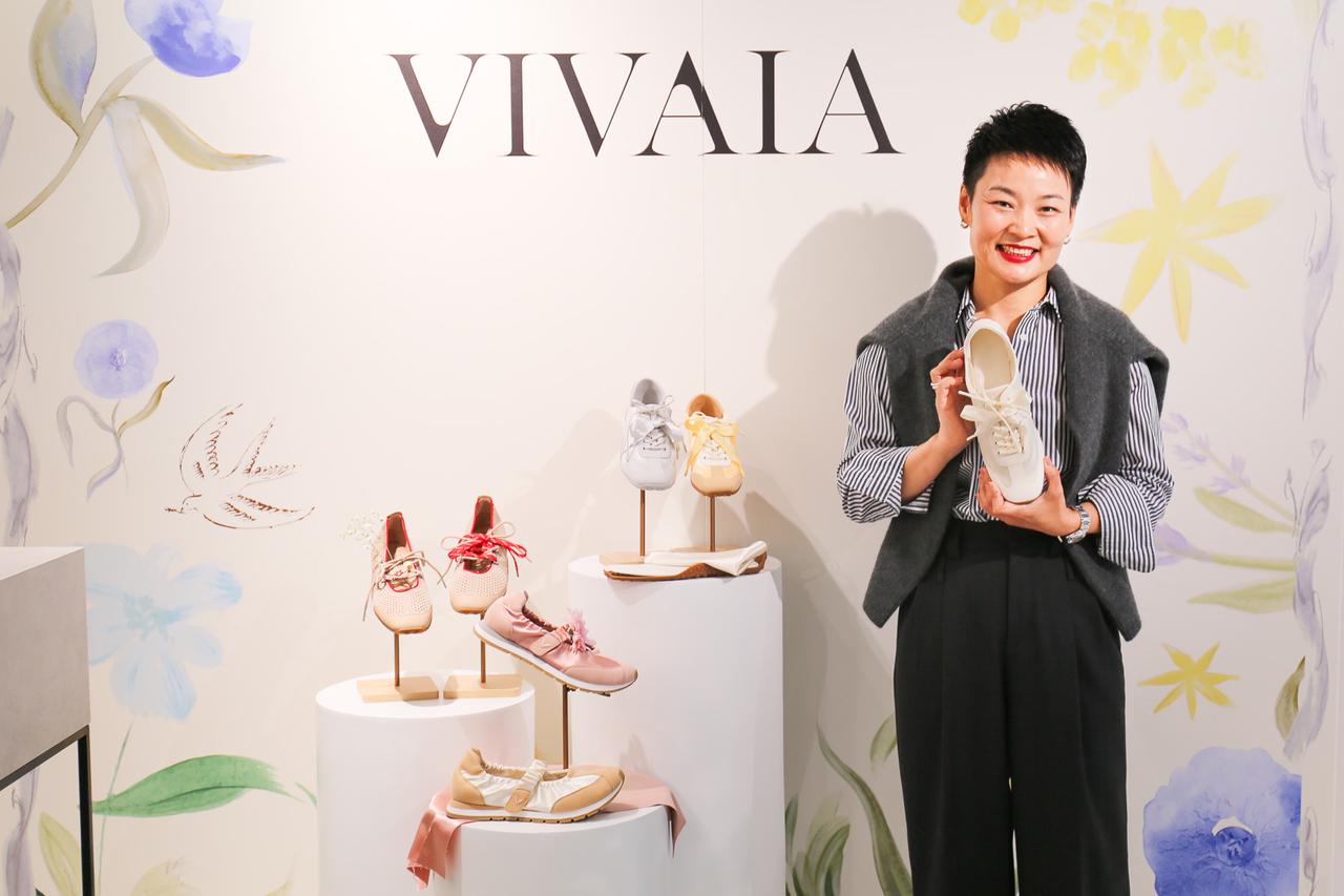 画像: ここ最近、出かけるときはいつもVIVAIAのシューズを履いていると伝えると、「今日来てよかった!」とハグまで! お人柄も明るくて素敵な方です