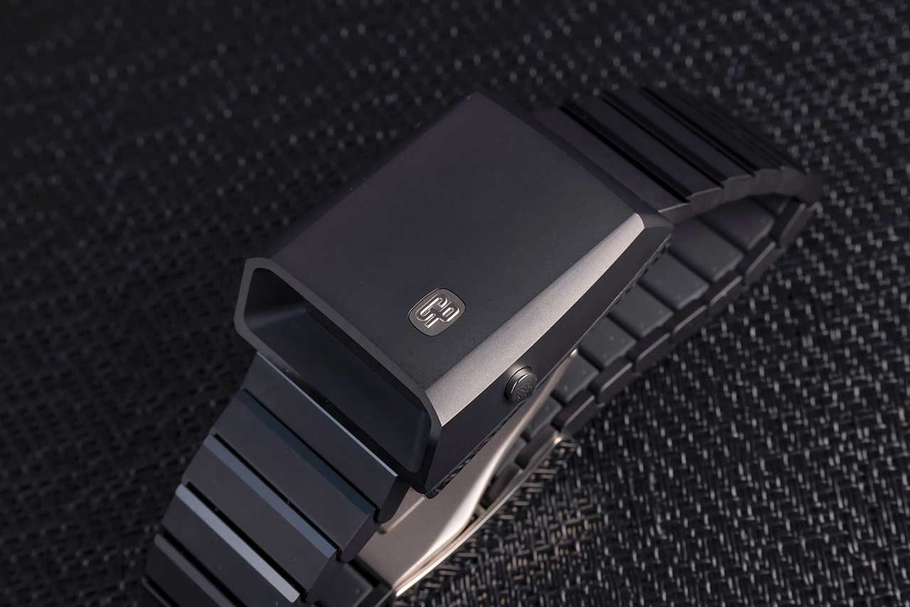 画像: 直線と面で構成された独特のフォルム