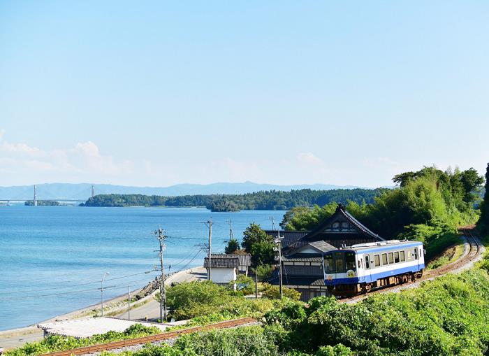 画像: <ひとり旅>『ローカル列車や貸切遊覧船で望む絶景 見附島や禄剛崎まで!能登半島周遊 3日間』|クラブツーリズム