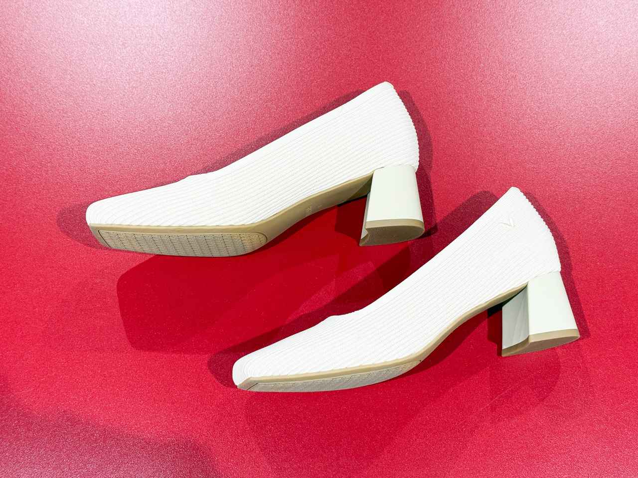 画像: 安定感抜群のチャンキーヒール