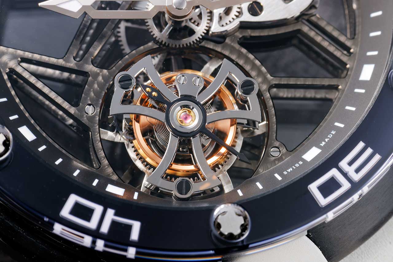 画像: 精緻に組み上げられたトゥールビヨンの造形