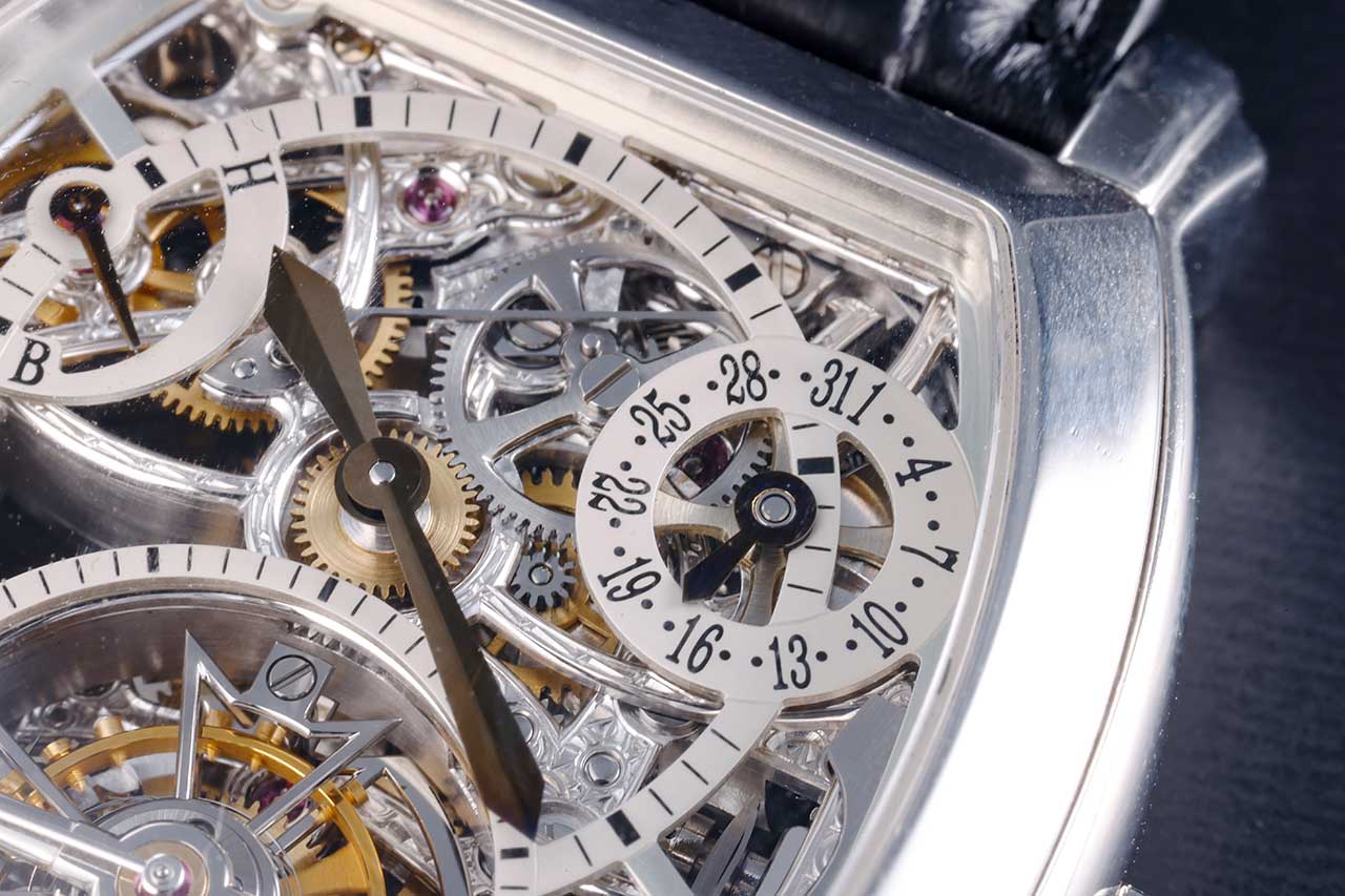 画像: 2時位置に配された、視認性に優れるポインターデイト