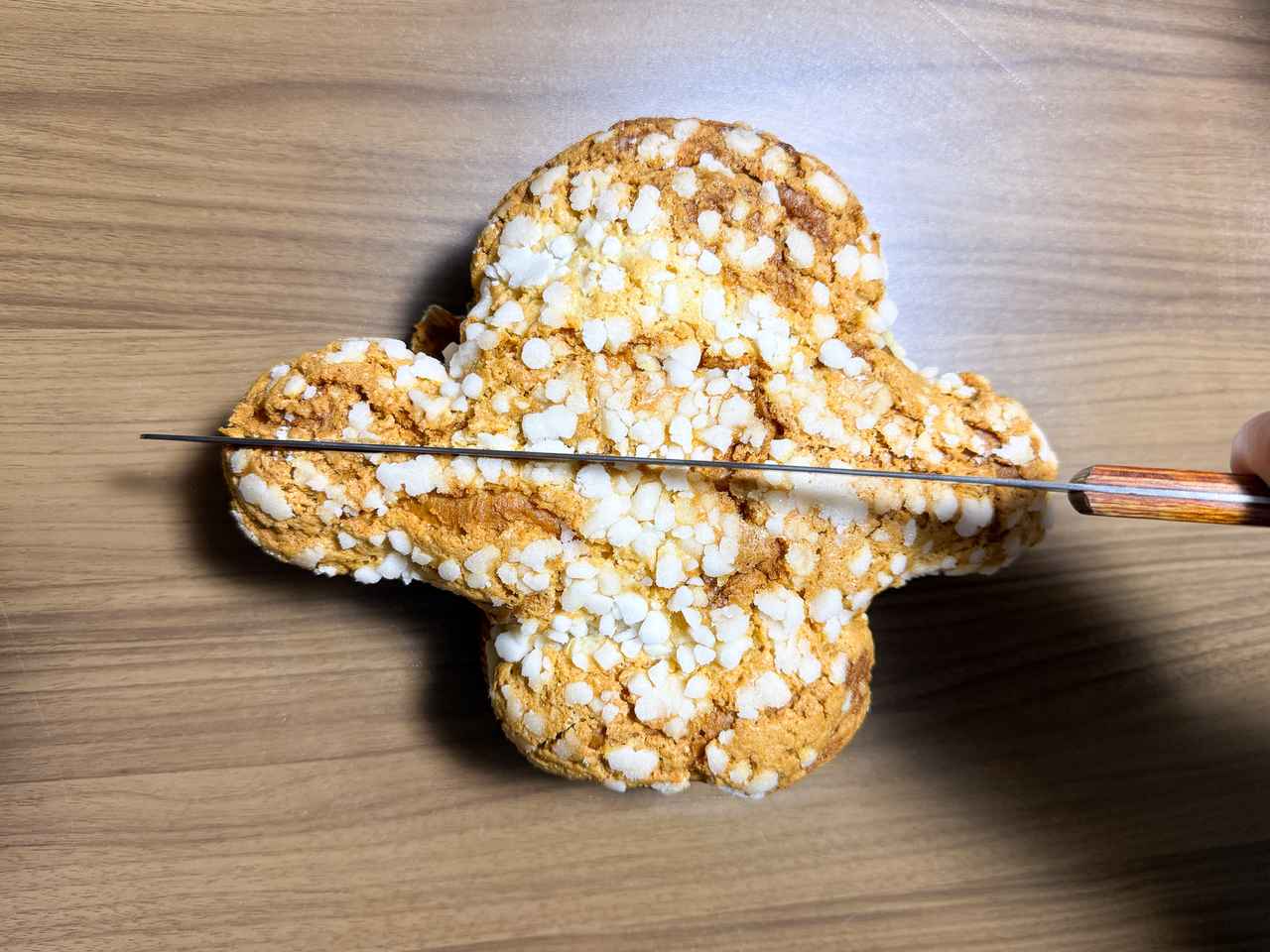 画像: 「コロンバ（大）」を型を外してから切り始めてしまった図