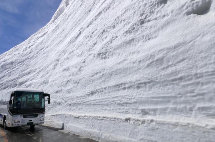 画像: ＜ひとりの贅沢＞『大自然に抱かれた温泉リゾートホテルに宿泊　立山黒部アルペンルート「雪の大谷」と黒部峡谷トロッコ電車　３日間』｜クラブツーリズム