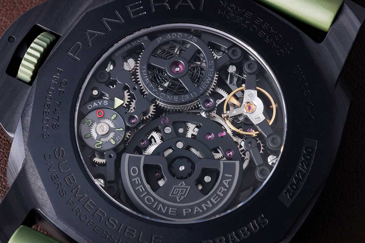 画像: 内部構造を楽しめるシースルーバック