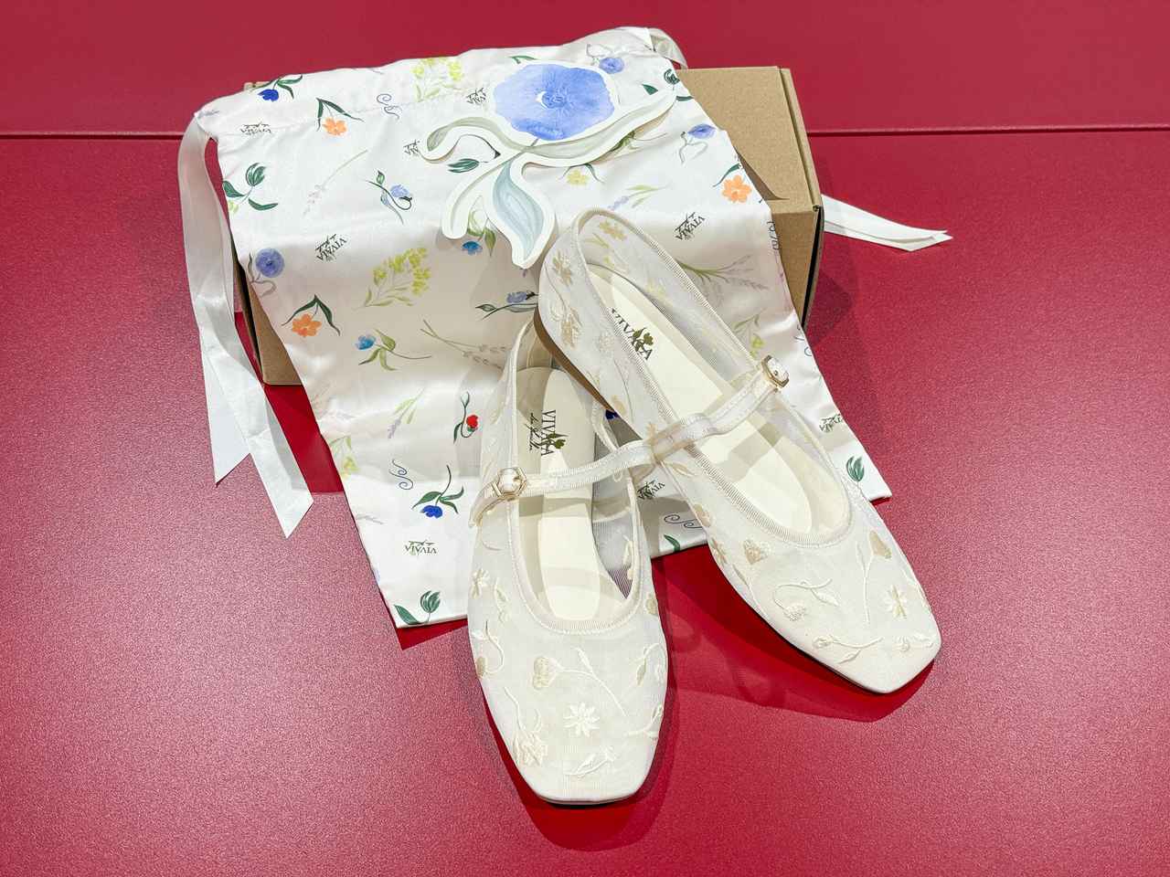 画像: 繊細なレース刺繍とシアーメッシュの透け感がかわいい！