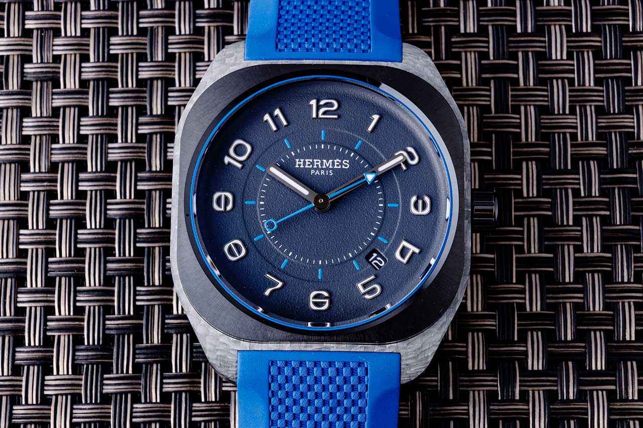 画像: スクエアでもラウンドでもない、H08ならではのケースフォルム