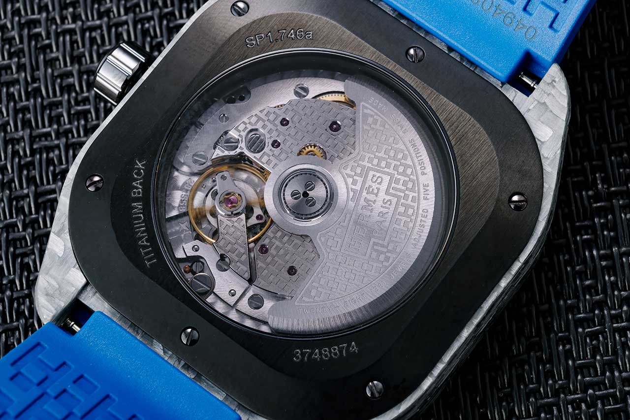 画像: 機械式ならではの魅力を楽しめるシースルーバック