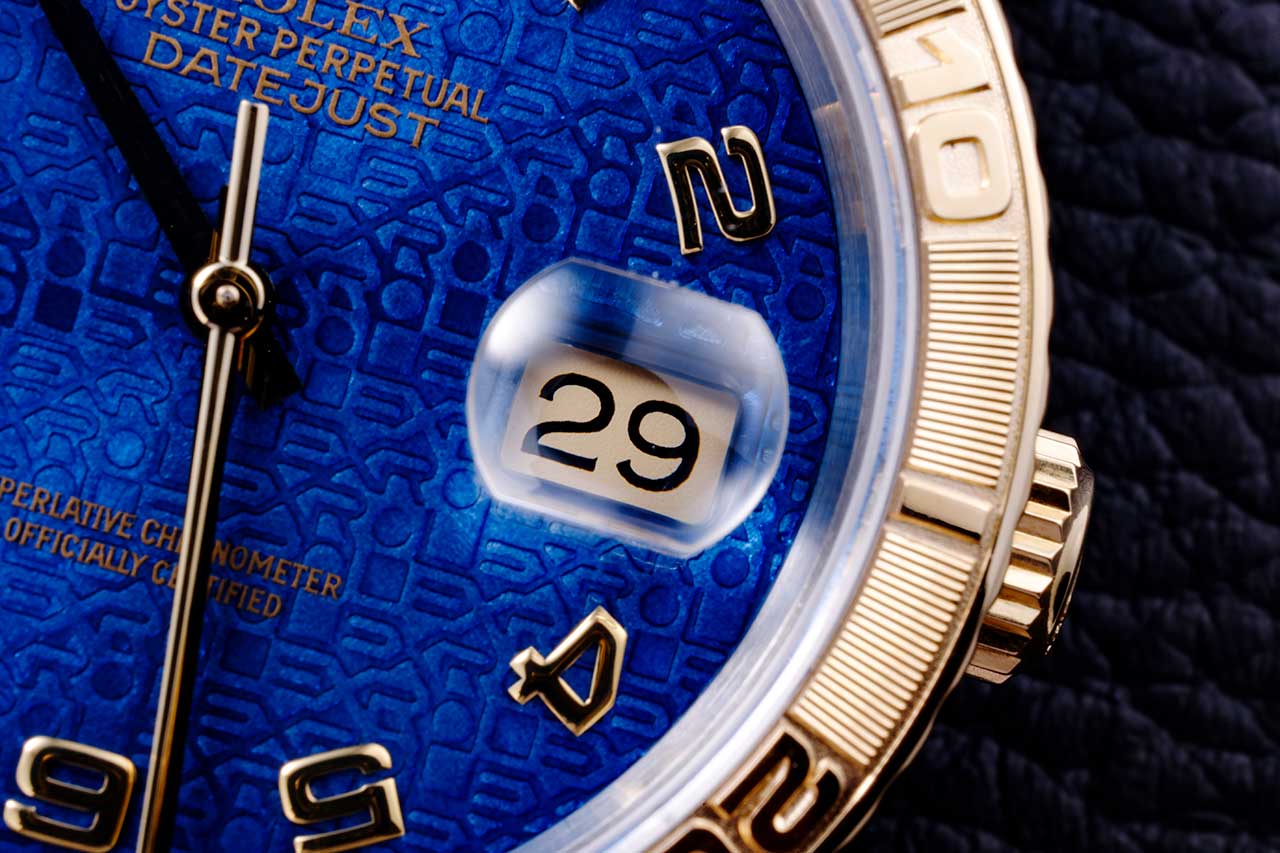 画像: 3時位置にはデイト表示