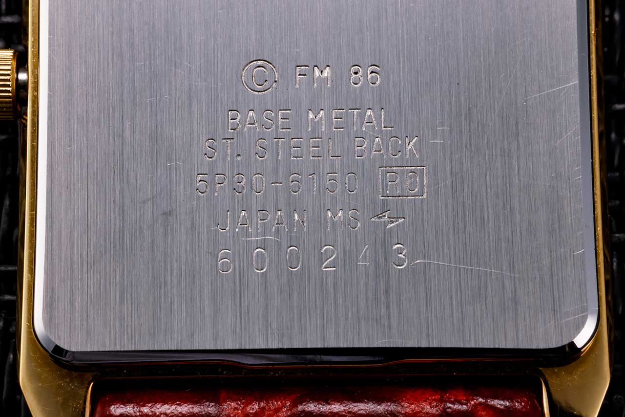 画像: 国産クオーツとして「JAPAN」の刻印が入っている