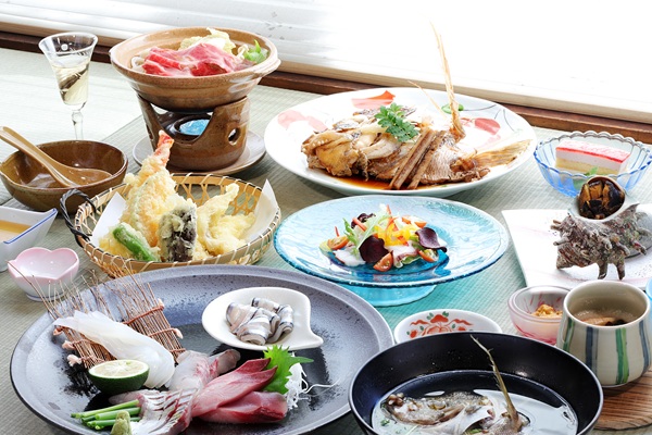 画像: <ひとり旅>『美食の島・五島列島の料理宿で食す 海の幸や五島牛の美食三昧 美しき世界遺産の教会と島自慢の美食グルメを楽しむ 3日間』|クラブツーリズム