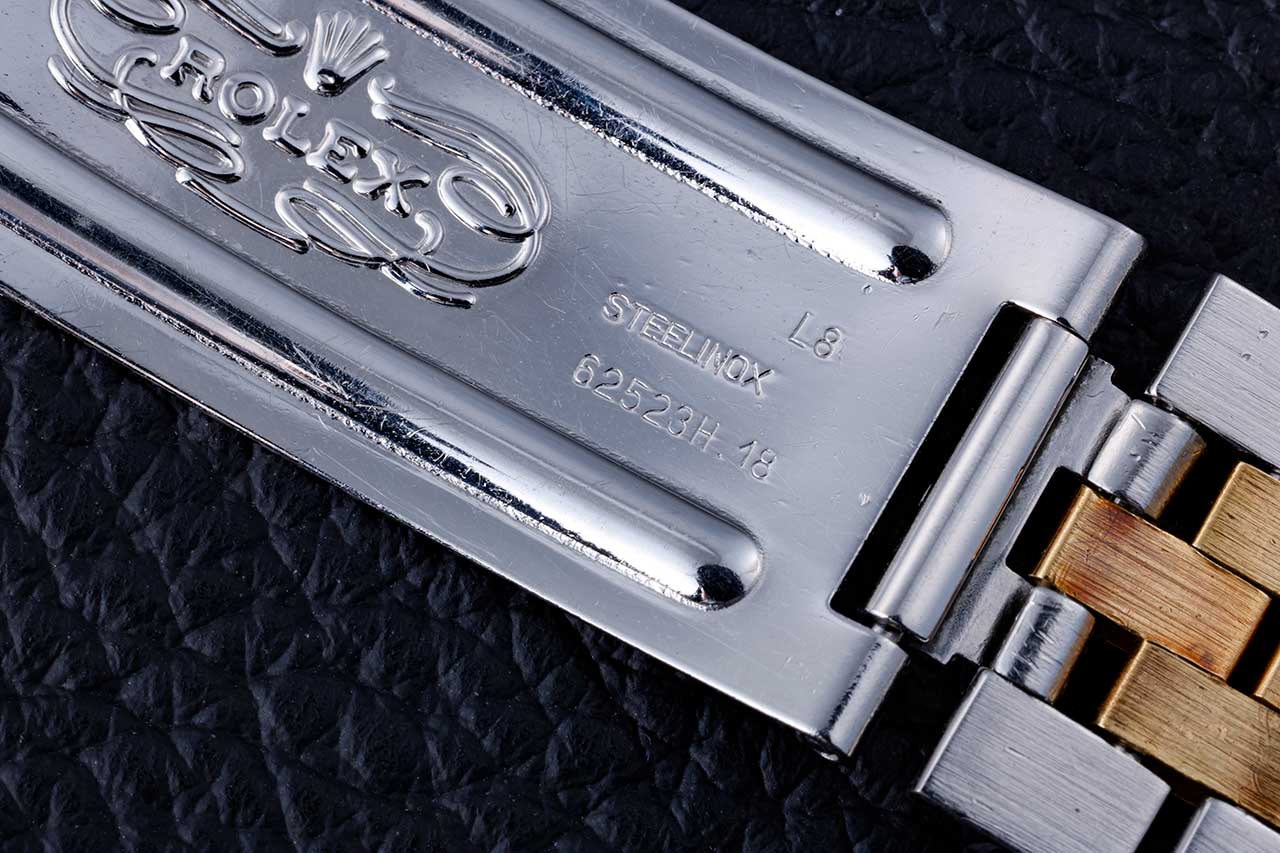 画像: 型番は62523Hで、18金の刻印が入る。当時は14金仕様も存在したことを考えると高級仕様だ