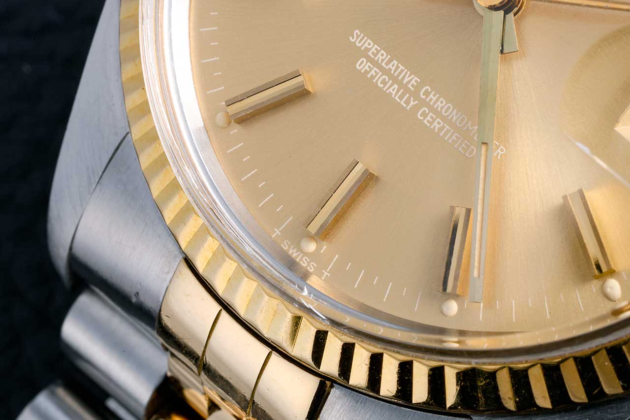 画像: 6時位置下部の「T SWISS T」。これはトリチウム夜光を示している