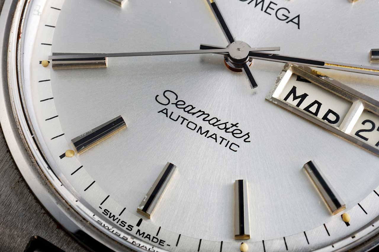 画像: 6時位置に入る「AUTOMATIC」表記。当時は“自動巻き”であること自体が価値だった