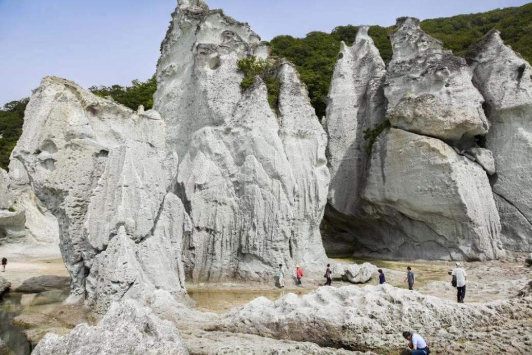 画像: <ひとり旅>『津軽・下北2大半島&仏ヶ浦&奥入瀬 知られざる青森10の秘境絶景へ!本州の最果て 青森決定版!3日間』 バス1人2席・1名1室確約・バスガイド同行|クラブツーリズム