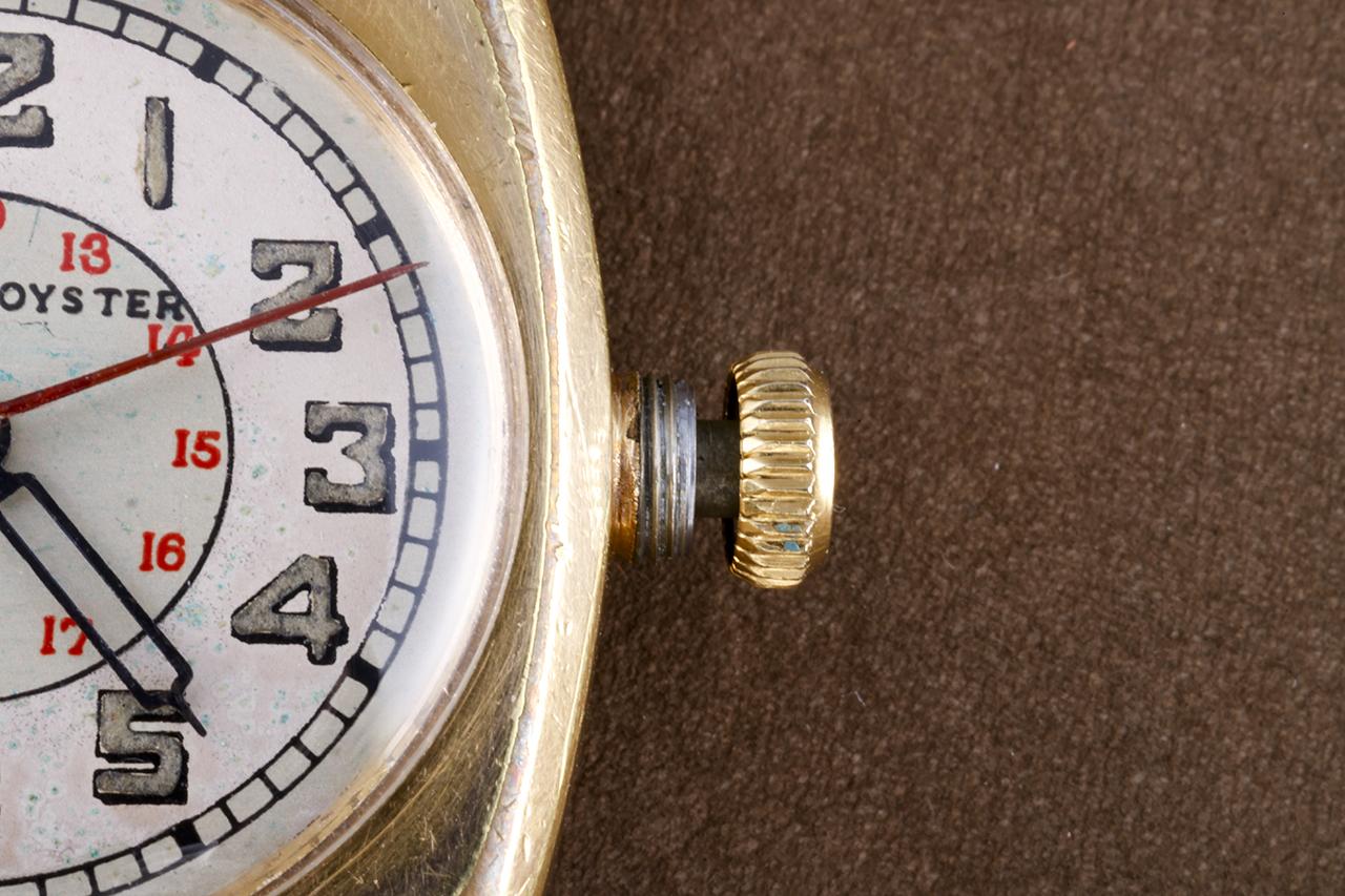 画像: リューズを緩めた状態。ねじ込み機構が確認できる