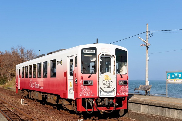 画像: ＜女性限定ひとりの贅沢＞『九州の名湯・嬉野温泉と雲仙温泉に宿泊　島原半島を走る「しまてつカフェトレイン」貸切乗車　クラシックな西九州の旅　３日間』｜クラブツーリズム