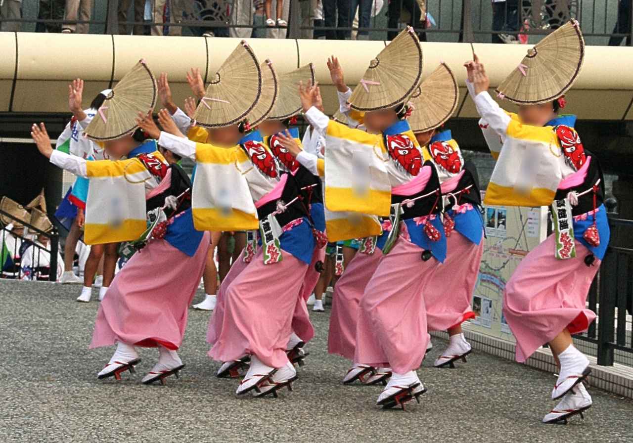 画像: パワーあふれる踊りを間近で楽しもう!