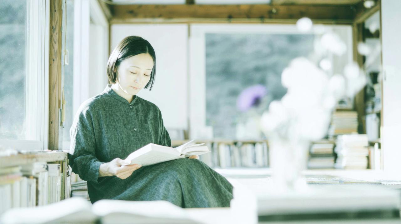 画像: 【2026年3月のブックガイド】3月は遠藤周作の誕生月! 没後30年を迎える今こそ読みたい遠藤周作作品5選 - singles (シングルス) - “おひとりさま”にフォーカスした情報サイト