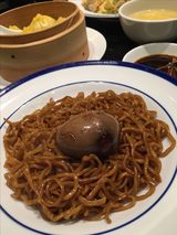 画像: 恐竜の卵焼きそば