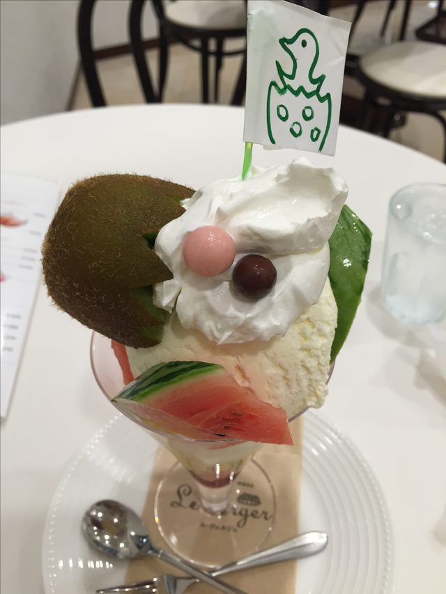 画像: 恐竜パフェ