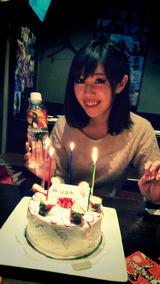 画像: 怪獣酒場で誕生日祝いをしてもらった生田晴香です。誕生日は3/27!