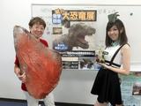 画像: 左が亀井さん。右は生田晴香。