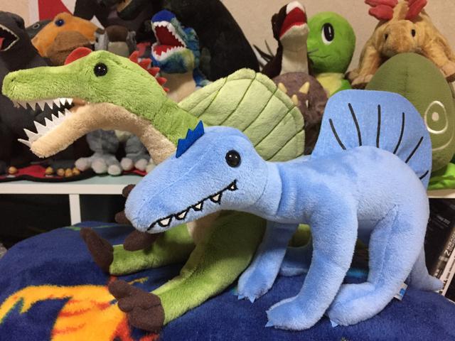 画像: スピノサウルスぬいぐるみ